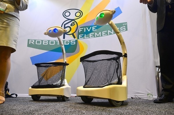 【超市推車機器人出現了】好像 ET 呀！而且還能用 VR 讓它帶你逛超市