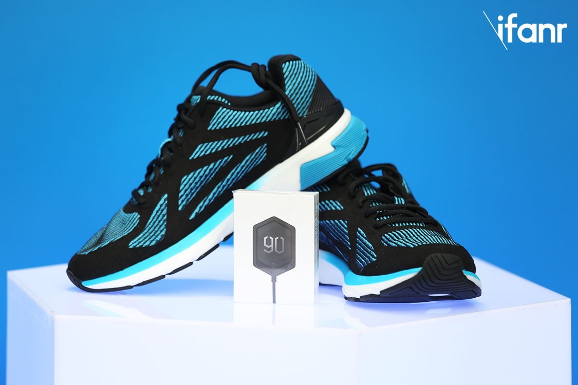 內建英特爾晶片！小米生態鏈推出一款支援智慧教練、虛擬試穿的智慧跑鞋